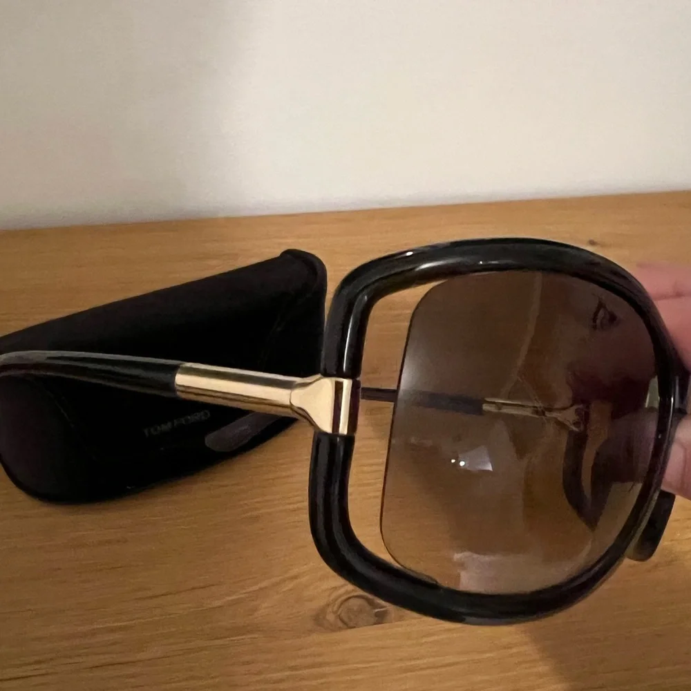 Tom Ford Sunglasses - Picture 3 of 5
